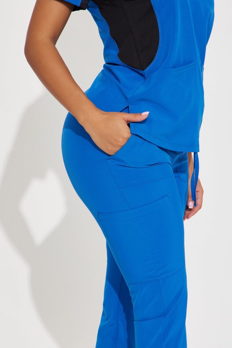 Conjunto de Uniforme Médico Bicolor con Joggers Ajustables - Image 20