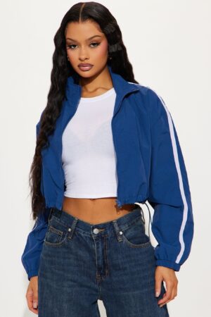 Campera Rompeviento Corta con Detalles Ajustables - Azul Marino