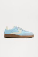 Zapatillas Deportivas Bajas con Cordones en Celeste