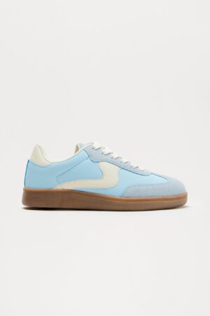 Zapatillas Deportivas Bajas con Cordones en Celeste
