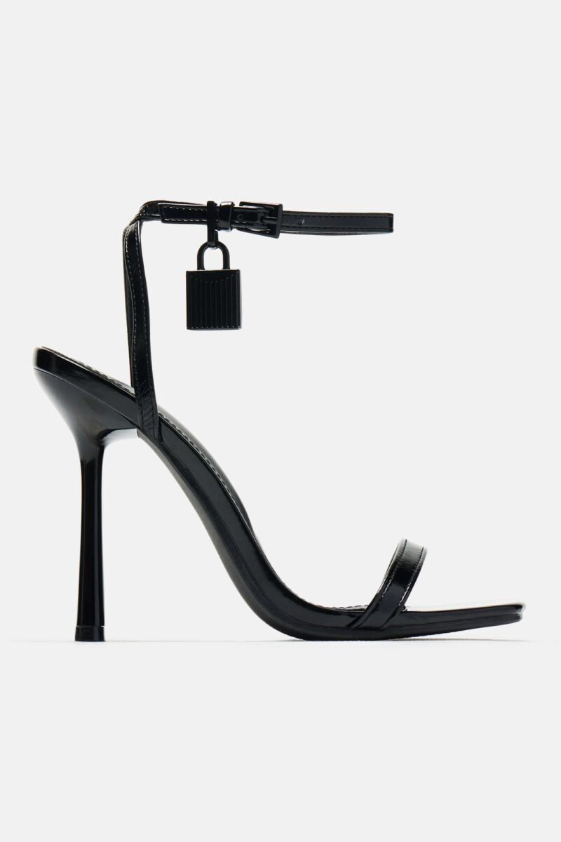 Sandalias de Tacón Alto con Detalle de Cierre - Negro