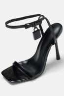 Sandalias de Tacón Alto con Detalle de Cierre - Negro