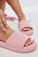 Pantuflas Abiertas con Patrón de Corazones