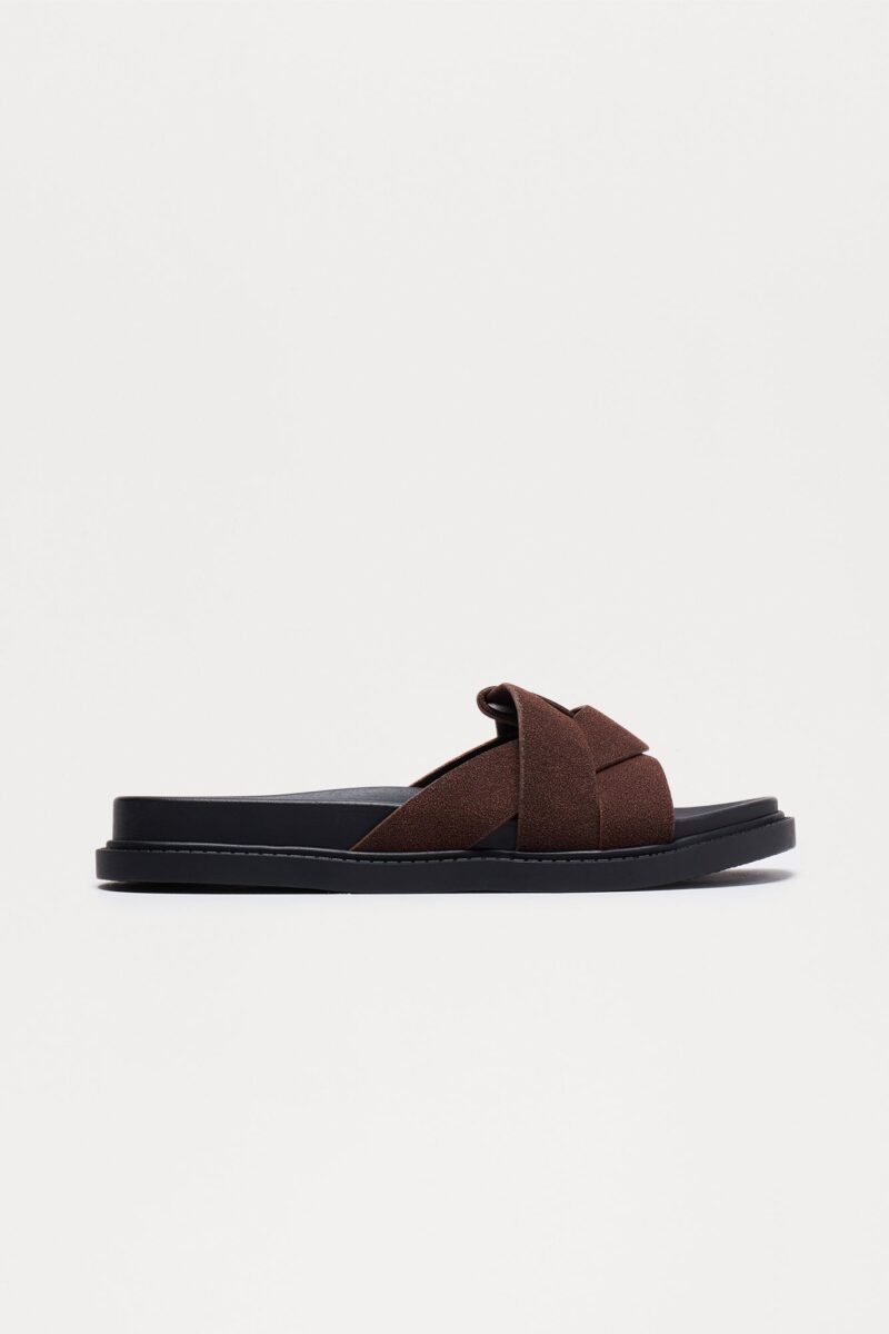 Sandalias Planas Casual en Taupe - Image 8