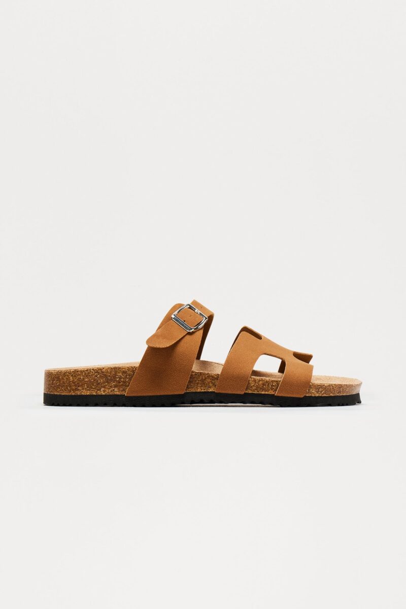 Sandalias Deslizables con Detalle de Corcho y Hebilla - Image 6