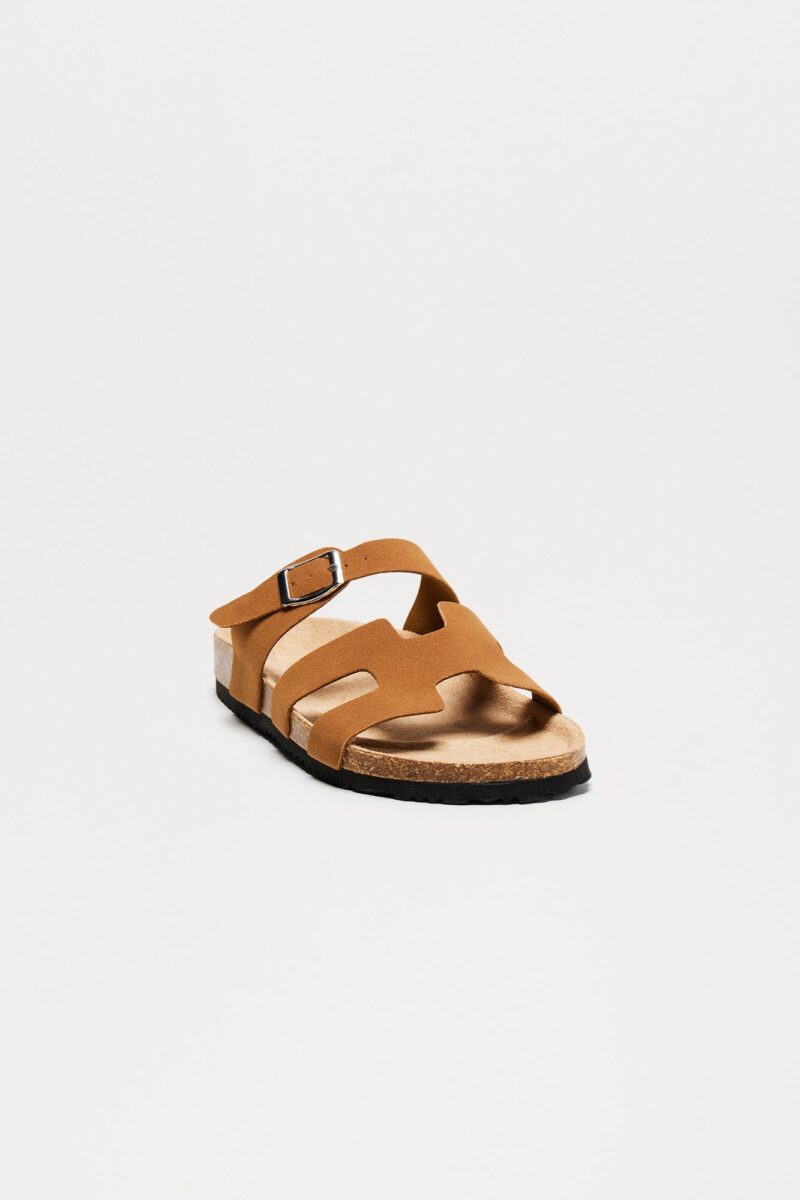 Sandalias Deslizables con Detalle de Corcho y Hebilla - Image 5