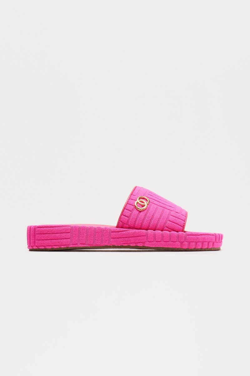 Sandalias Planas Tipo Jellie en Negro - Image 12