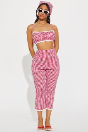 Conjunto Alexis de 3 Piezas: Top Bandeau, Pantalón Capri y Pañuelo
