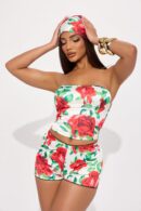 Conjunto de 3 Piezas Satinadas en Flor: Top, Pañuelo y Short