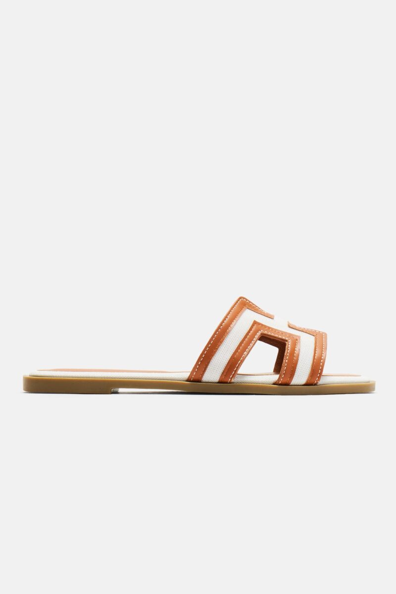 Sandalias Planas de Punta Cuadrada en Negro - Image 8
