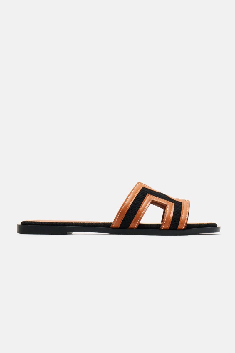 Sandalias Planas de Punta Cuadrada en Negro - Image 2