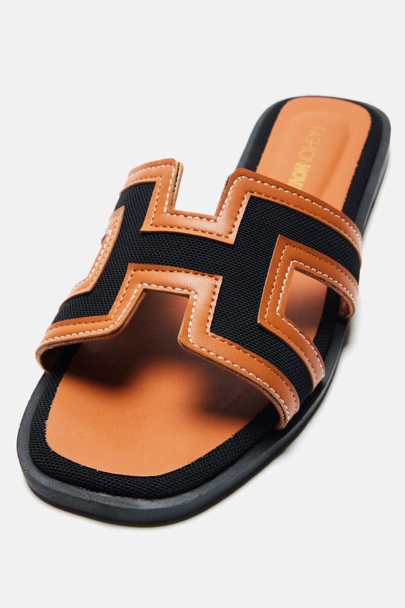 Sandalias Planas de Punta Cuadrada en Negro - Image 4