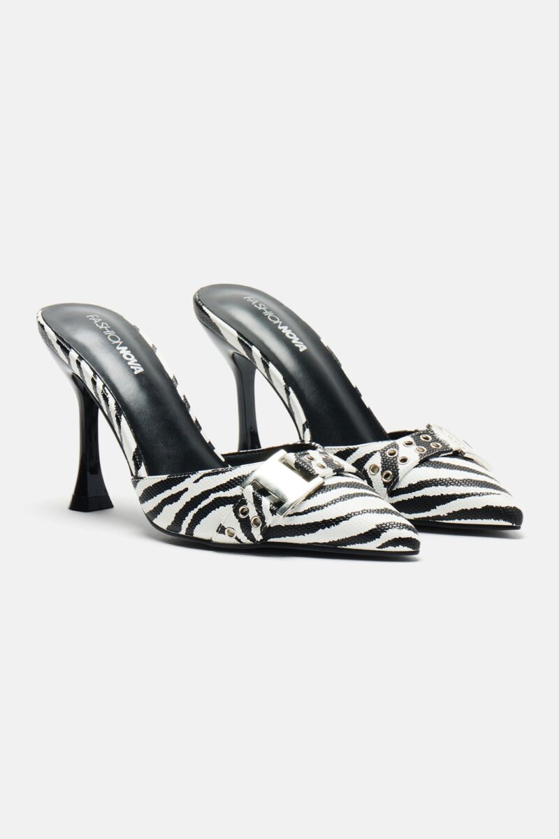 Zapatos de Tacón Alto Diseño Bicolor con Detalles Metálicos - Image 4