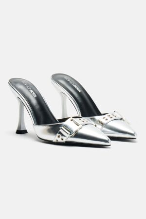 Zapatos de Tacón Plateados con Detalle Metálico y Punta Fina