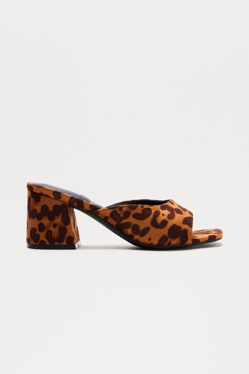 Mules de Tacón Medio y Punta Cuadrada - Image 7