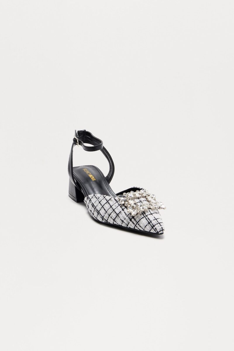 Zapatos de Tacón Bajo con Detalles en Tweed y Adornos