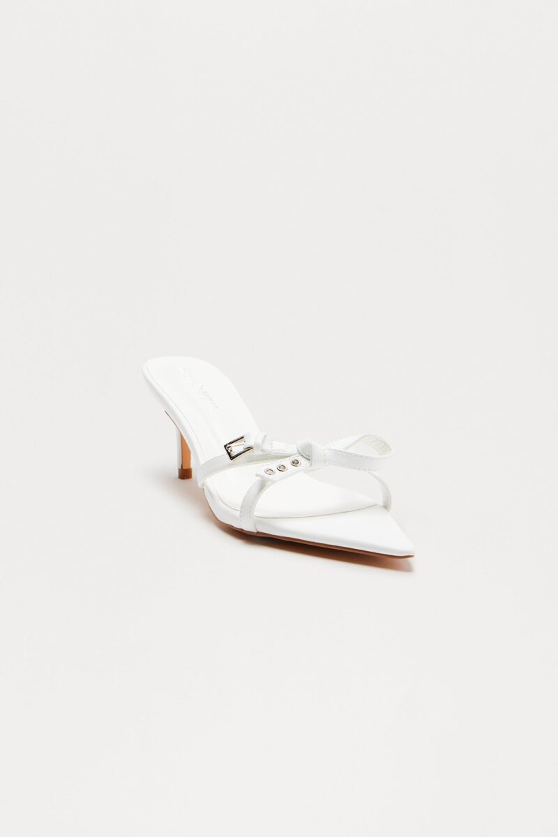 Mules de Tacón Medio con Detalles en Lazo y Metal - Image 11