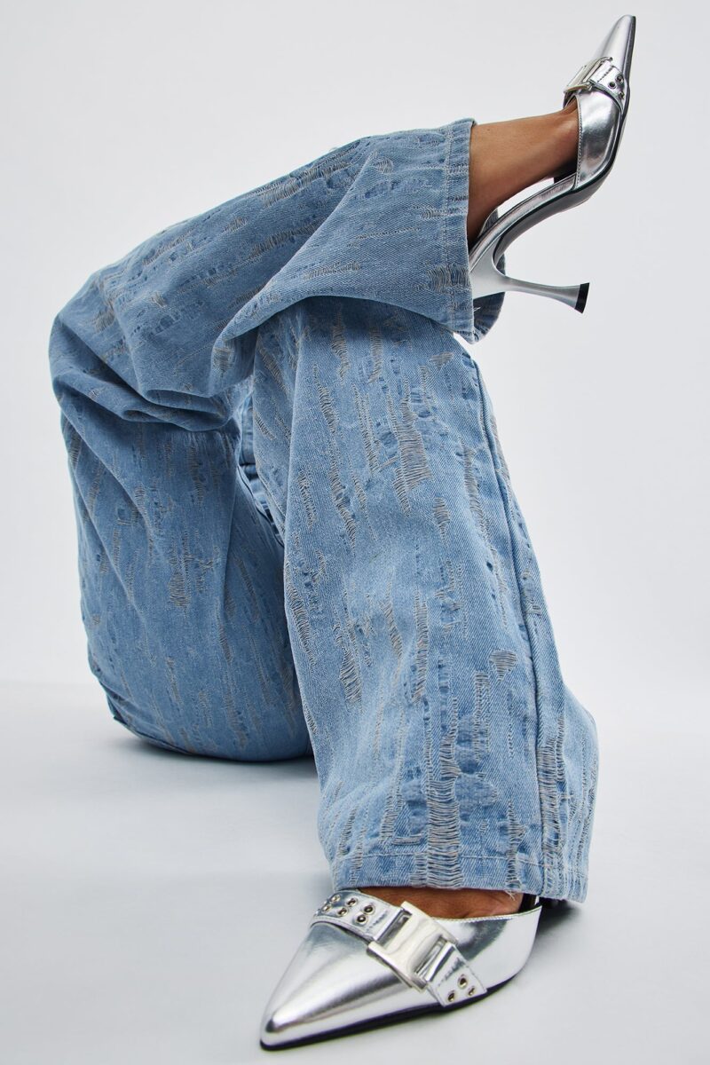 Zapatos de Tacón Alto Diseño Bicolor con Detalles Metálicos - Image 11