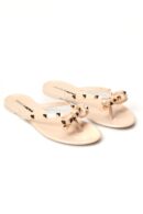 Sandalia Plana con Detalles de Tachuelas