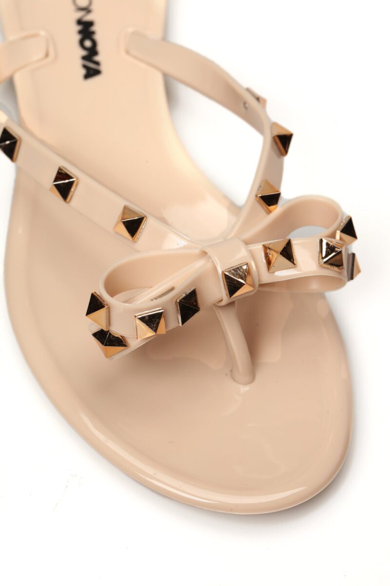 Sandalia Plana con Detalles de Tachuelas - Image 7