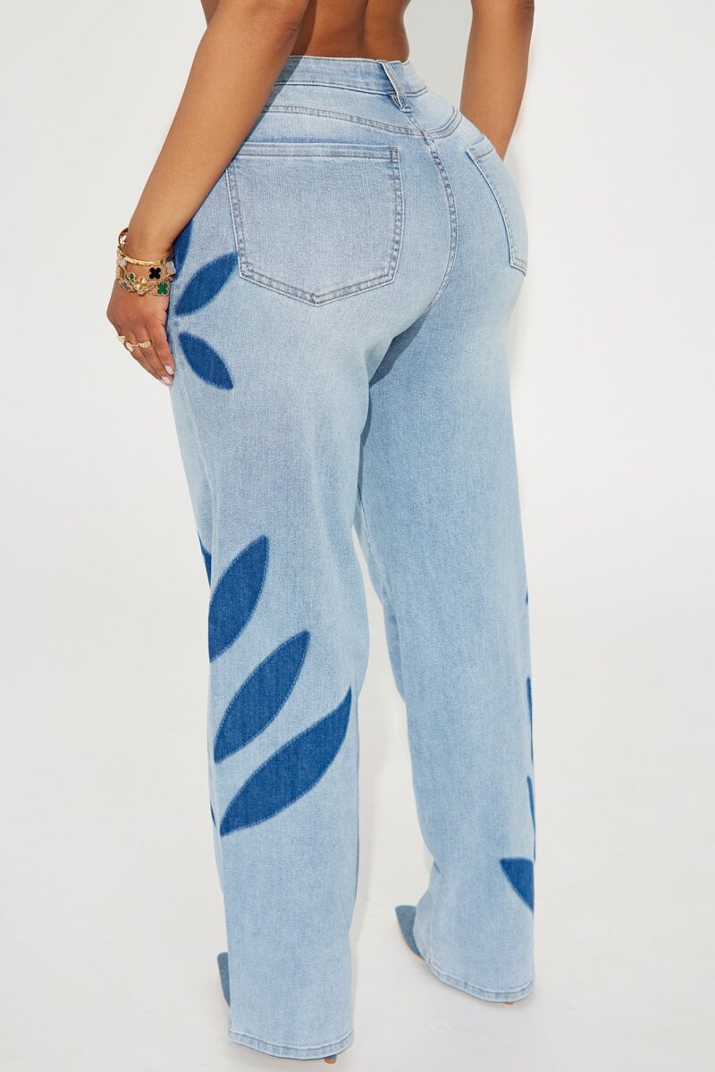 Jeans Rectos de Pierna Recta con Detalle Floral - Image 3