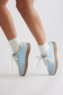 Zapatillas Deportivas Bajas con Cordones en Celeste