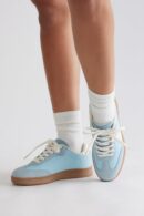 Zapatillas Deportivas Bajas con Cordones en Celeste