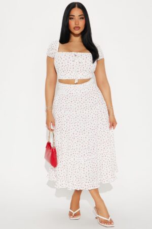 Conjunto de Falda Maxi y Top Blanco Combinado con Efecto Cereza
