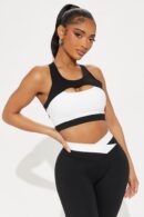 Set Activo Deportivo con Detalle de Corte y Cintura Alta