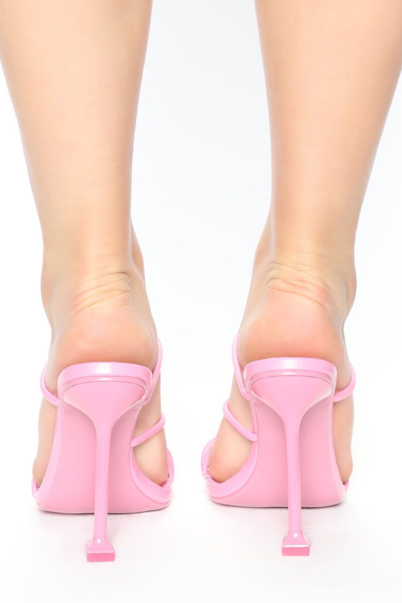 Mules con Tacón Stiletto y Punta Cuadrada - Image 16
