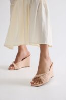 Sandalias de Cuña en Simil Cuero con Detalle de Nudo