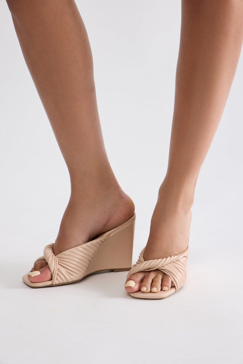 Sandalias de Cuña en Simil Cuero con Detalle de Nudo - Image 3