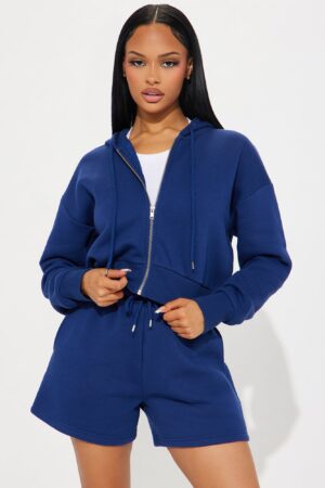 Conjunto Deportivo de Sudadera y Shorts con Capucha