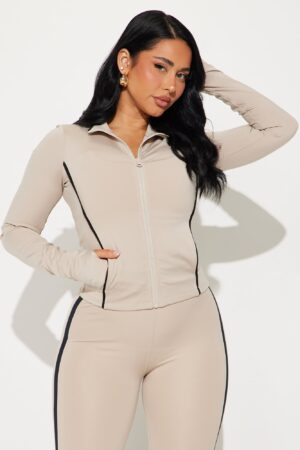 Chaqueta Deportiva Elegante con Cuello Alto y Manga Larga