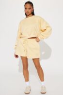 Conjunto de Short y Sudadera de Felpa - Amarillo