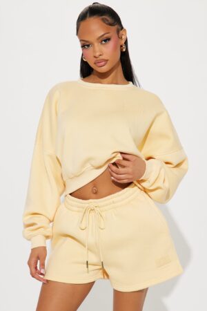 Conjunto de Short y Sudadera de Felpa - Amarillo
