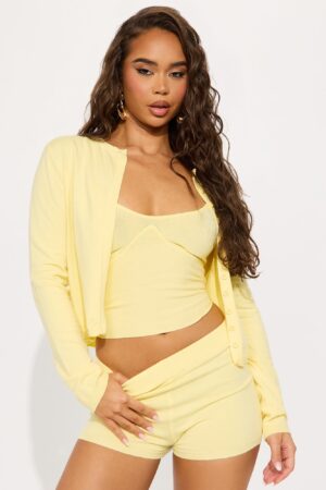 Conjunto de 3 Piezas: Sweater, Top y Shorts - Amarillo