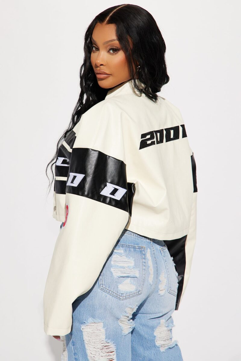 Chaqueta Corta Estilo Bomber con Múltiples Parches - Image 4