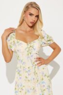 Vestido Midi Floral con Escote Corazón y Mangas Puff