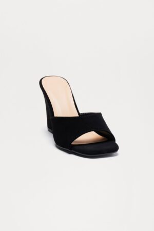 Sandalias de Cuña con Punta Cuadrada en Negro