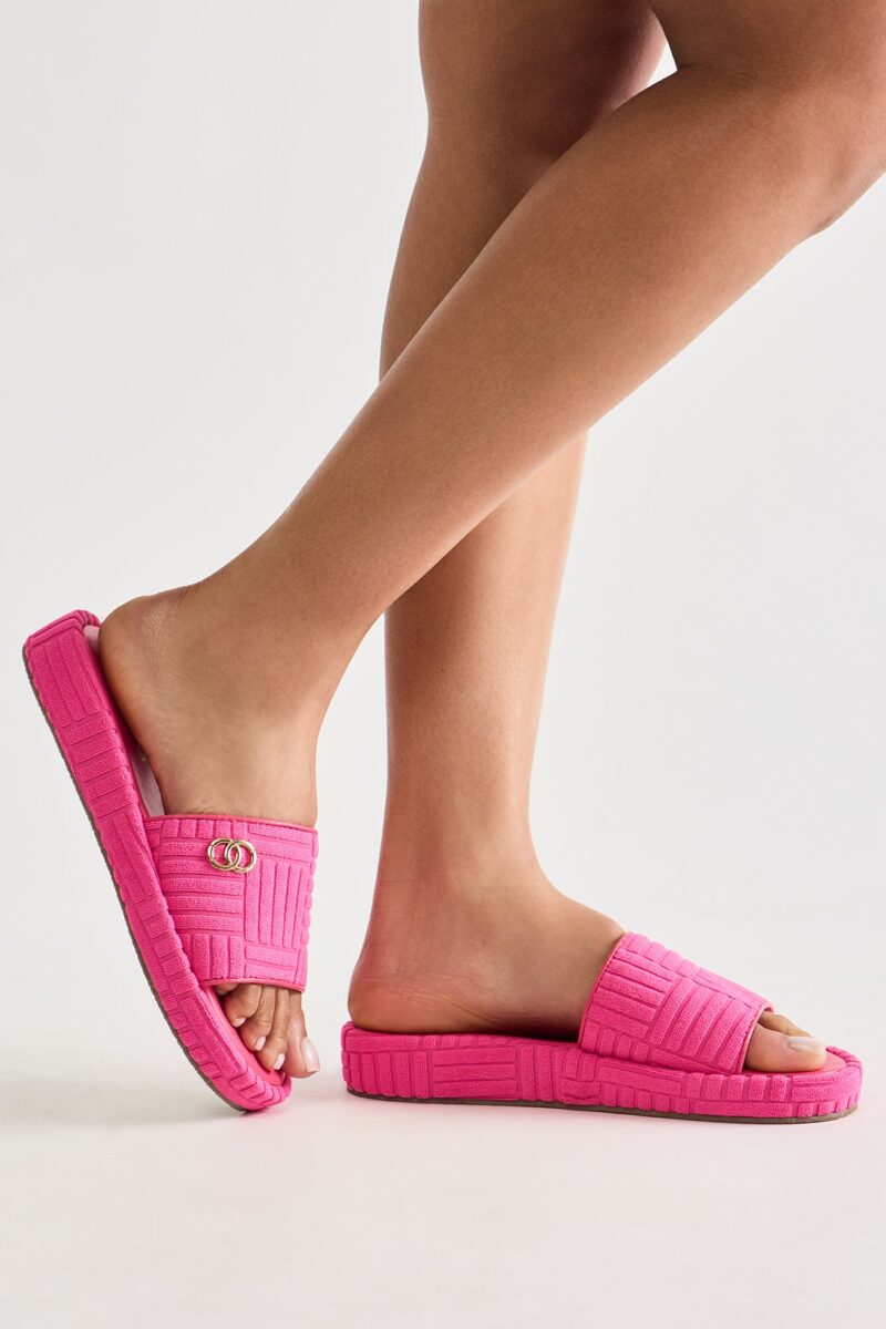 Sandalias Planas Tipo Jellie en Negro - Image 11