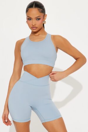 Set Deportivo con Top y Short - Azul Claro