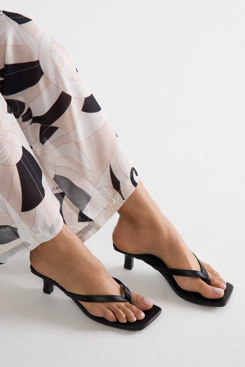 Sandalias de Tacón Gatito y Punta Cuadrada - Image 3