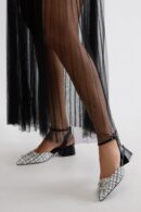 Zapatos de Tacón Bajo con Detalles en Tweed y Adornos