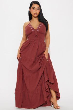 Vestido Largo de Gasa con Cuello Halter y Cintura Fruncida