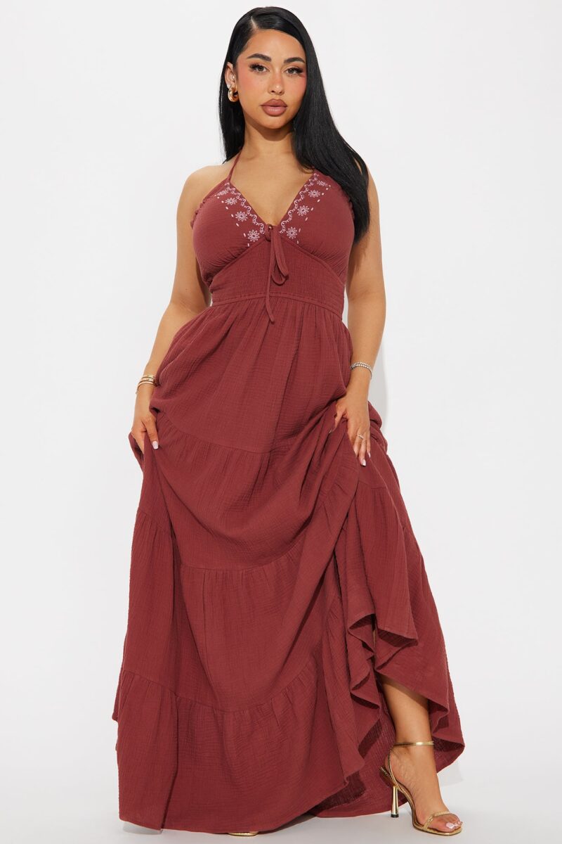 Vestido Largo de Gasa con Cuello Halter y Cintura Fruncida
