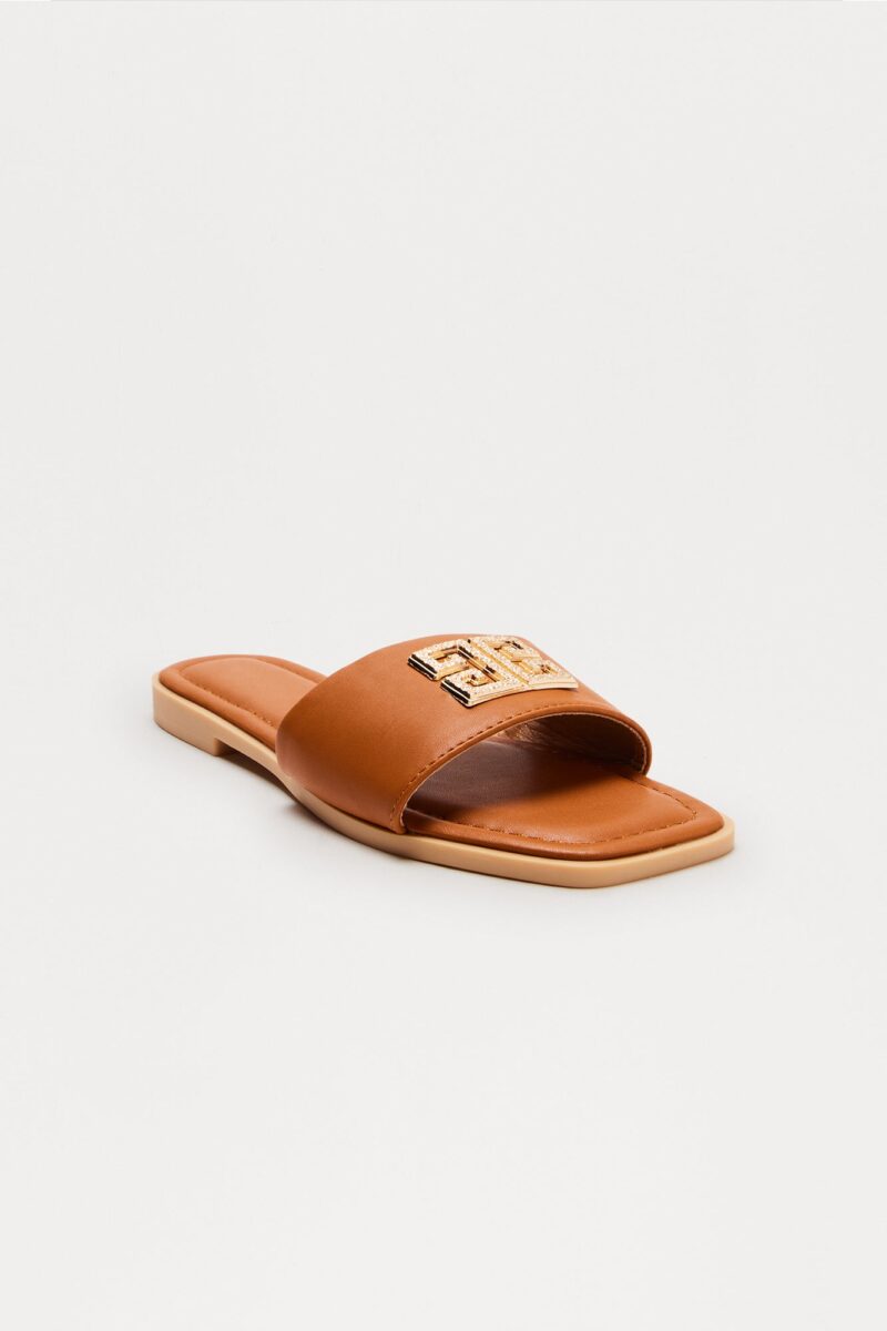 Sandalias Planas con Detalles Metálicos y Punta Cuadrada - Image 6