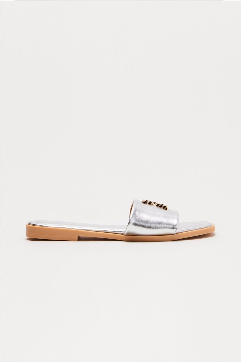 Sandalias Planas con Detalles Metálicos y Punta Cuadrada - Image 22