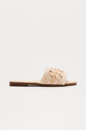 Sandalias Planas con Detalles de Caracoles Marinos