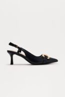 Zapatos Tipo Slingback con Detalle Metálico y Tacón Gatito